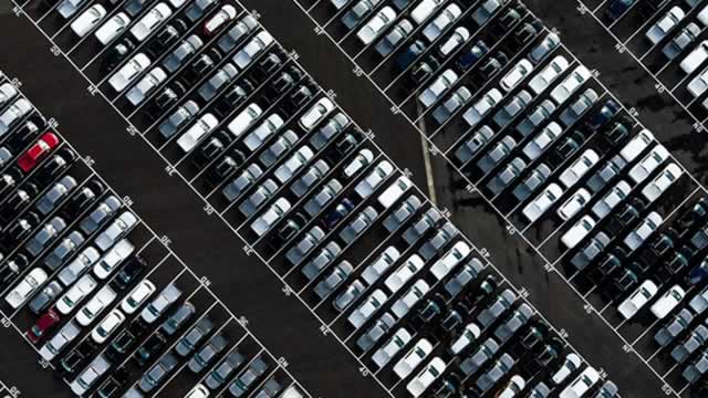 NIO, XPeng, Li Auto Stocks Fall. BYD Ramps Up EV Price War.