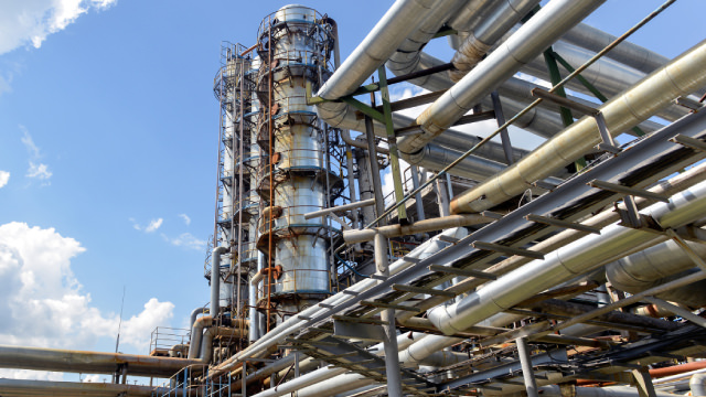 Crude Oil Edges Higher; Phillips 66 Posts Wider-Than-Expected Loss