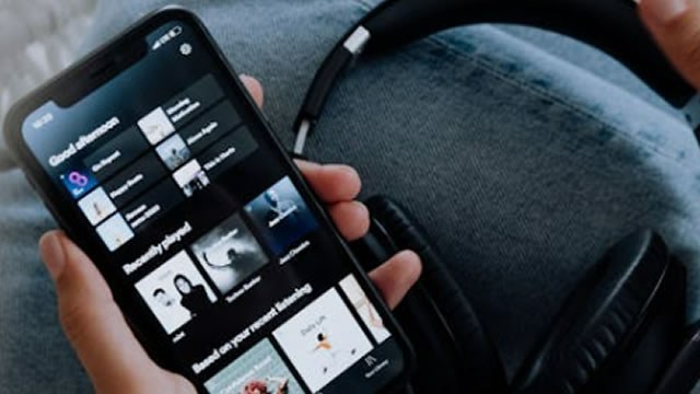Spotify says support for external payments on iOS has already boosted subscriptions