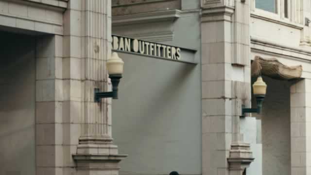 Urban Outfitters Stock Rises 23% on Earnings Beat. Tariffs Are a ‘Temporary Headwind.