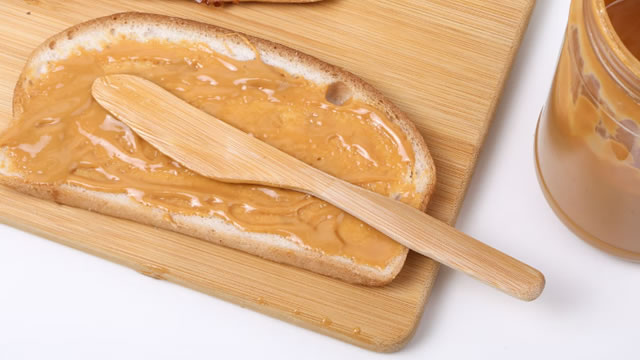 J.M. Smucker to remove artificial food dyes by end-2027