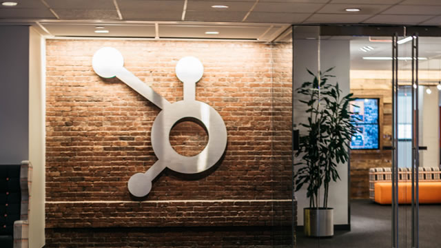 HubSpot Beats Estimates, Raises Guidance, Shares Sink: The Details