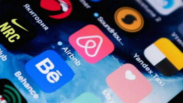 Airbnb: 50% of Users Turn to AI Bot for Customer Service