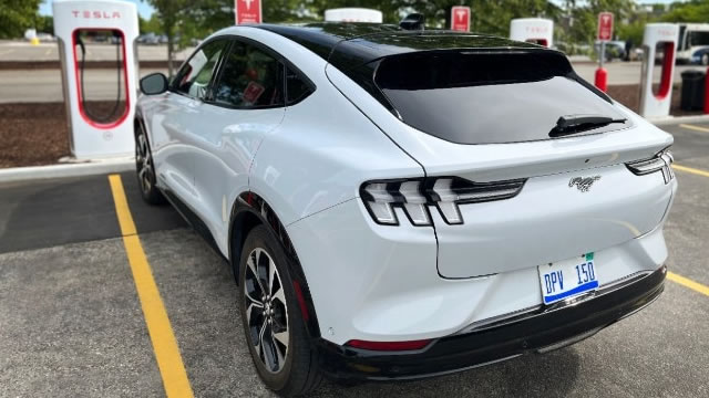Full impact of tariffs still ahead for auto industry, says fmr. Ford CEO Mark Fields