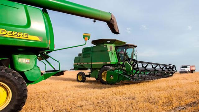 Deere Gears Up For Q4 Print; Here Are The Recent Forecast Changes From Wall Street's Most Accurate Analysts