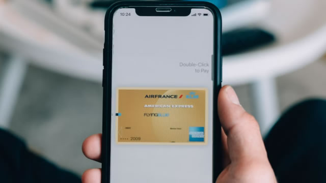 Ready to pay $1,000 a year for a premium credit card? New Amex, Chase offers could raise fees, experts say.