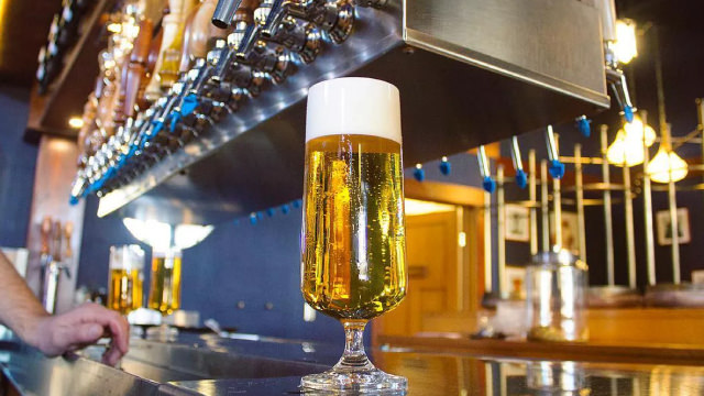 Samuel Adams's parent company points to gains in light beer as tastes shift from craft brews