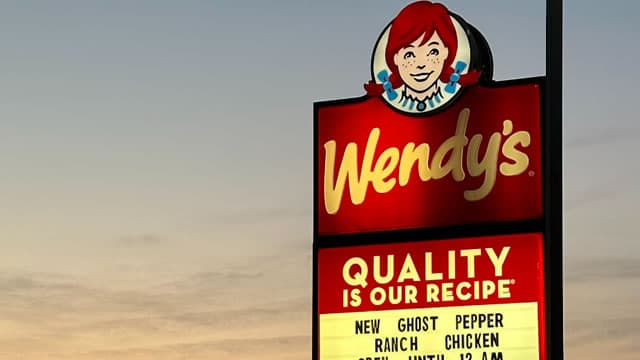 Analyst Sees Wendy's Playing Catch-Up, Needs Stronger Focus on Tech, Talent & Global Expansion