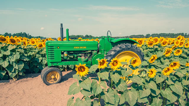 Full Throttle On Deere - This Stock's A Beast