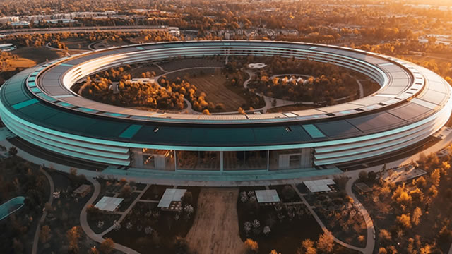 Apple Investors Lobbying for Big Acquisition Amid AI Troubles