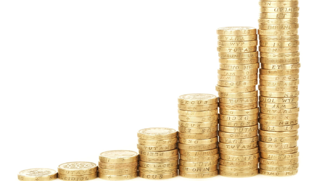 Analysts See $4,000 Gold: 3 Ways to Invest at Varied Risk Levels