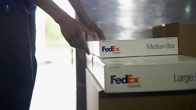 Holiday Shipping Costs Rise as FedEx and UPS Extend Surcharge Windows