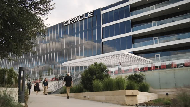 Oracle stock at record high: time to take profits or let it run?