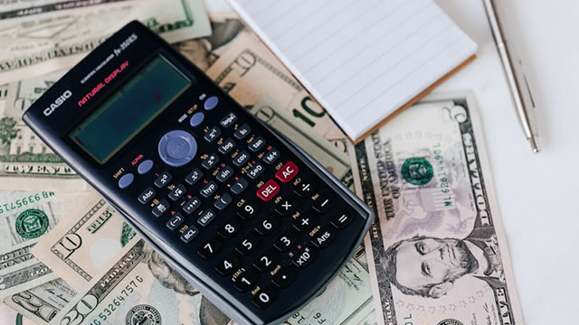 UnitedHealth stock price forms two patterns, pointing to more crash