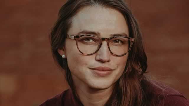 Warby Parker Co-CEO: Google AI Glasses Coming After 2025
