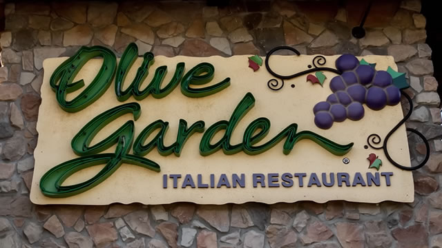 Olive Garden is on a roll. Here's what's driving the fastest sales growth in 2 years.