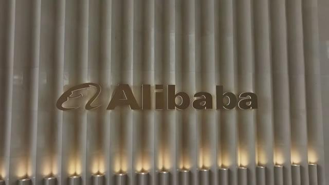 Alibaba stock forms a triangle pattern: is a rebound coming?