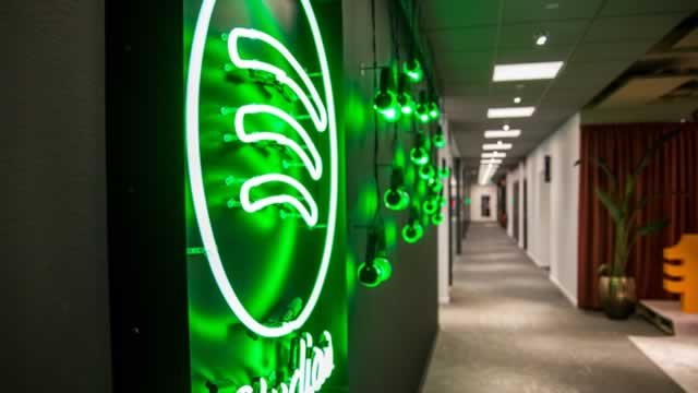 Senators urge FTC to investigate Spotify's higher-priced bundled subscription