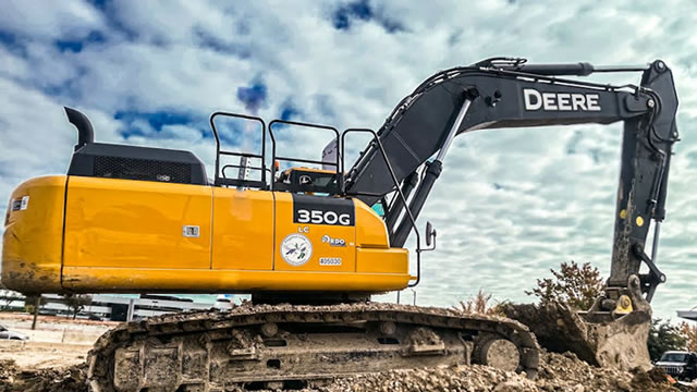 Deere's Resilience Shines Through Tariffs, Analysts Raise Price Forecasts