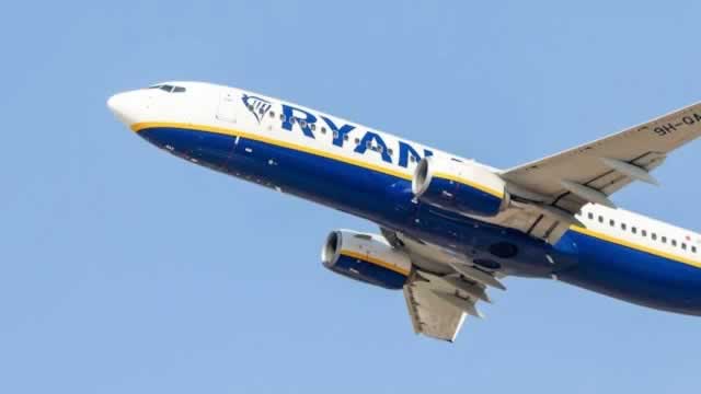 Ryanair CEO O'Leary hits share-price target that could earn him 100 million euros