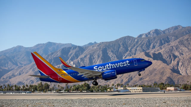 Southwest Airlines: Short Interest Plunges—Should You Buy?