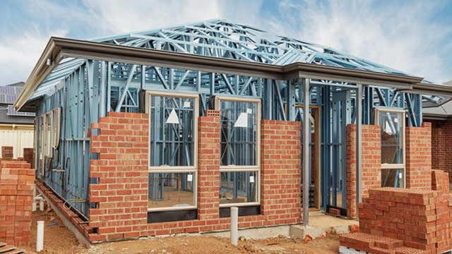 Lennar Stock Outlook: Prolonged Consolidation Seen Ahead; Hedging Will Be Key