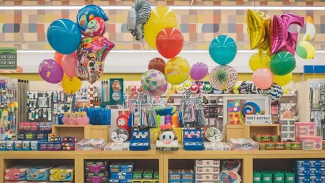 Dollar Tree Warns Of Slower Growth, Flat Traffic Ahead Of Holidays