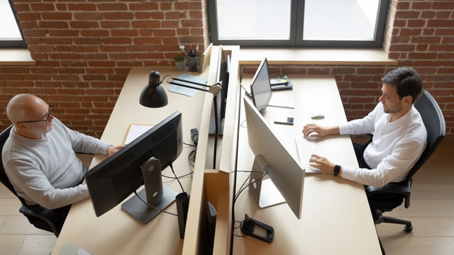 D-Wave, Rigetti, IonQ Stocks Climb In Retail-Fueled Santa Rally