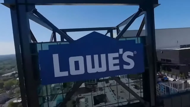 Lowe's Eyes Growth As Housing Market Nears Turning Point