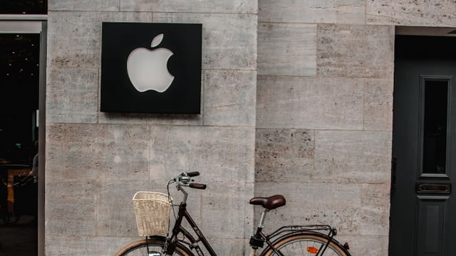 Apple deepens its ties to a Kentucky plant that produces cover glass for iPhone and Apple Watch