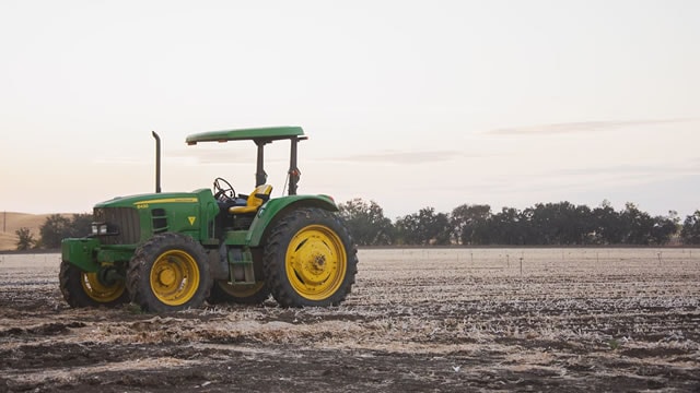 John Deere faces a crossroads amid decreasing demand, increasing investments
