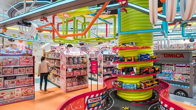 Why is Hasbro stock the worst S&P 500 performer today despite earnings beat?