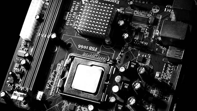 AMD Stock Rises 3.2% After Key Trading Signal