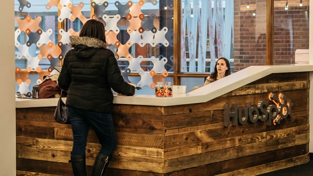 HubSpot Stock Could Plunge Another 35% To $260