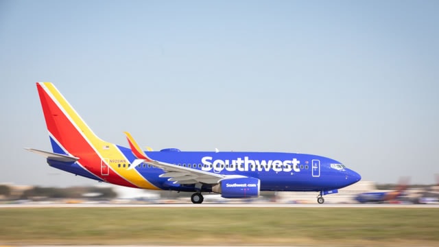Southwest Stock Falls After Double Miss, Weak Guidance Weighs