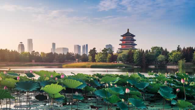 China's economy is in trouble right now, Gordon Chang says