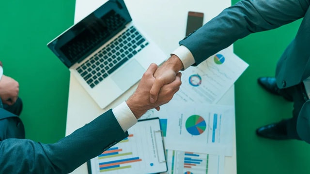 Avis, CarMax, and Carvana: 3 Car Stocks Sharply Diverge