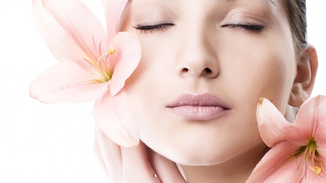 Estee Lauder, Puig advance talks for a stock‑based deal, Bloomberg News reports