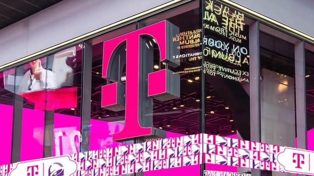 T-Mobile shares rise as subscriber gains drive earnings beat