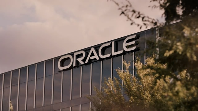 Oracle stock price crashes as we predicted: 16% dive possible still