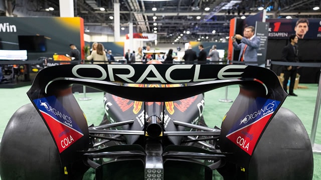 How Oracle Stock Handles Market Volatility