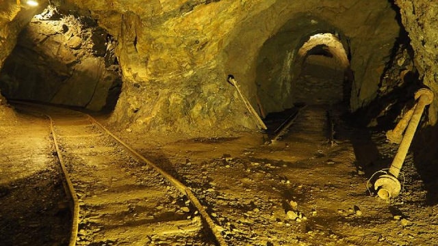 Gold mining stocks singled out as investment bank lifts gold forecast