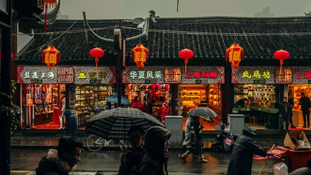 Chinese tech giants pause stablecoin plans after Beijing steps in, FT reports