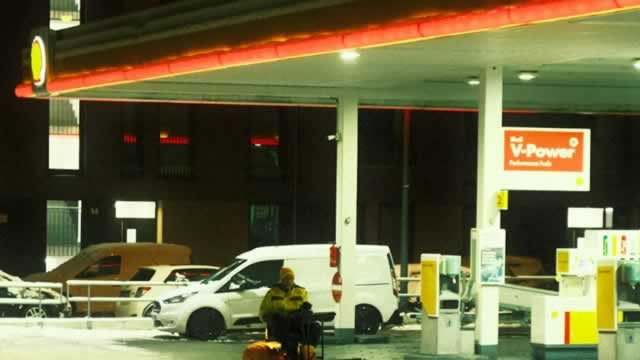 Shell flags 'significantly higher' gas trading to offset lower oil and gas production