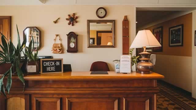 Options Corner: EXPE Upgrade After Shares Slide 25%