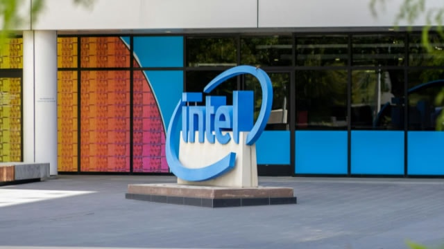 Intel Stock Jumps as Earnings Blow Past Expectations Amid Booming AI Demand