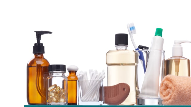 Hims & Hers shares jump on expansion into Canada