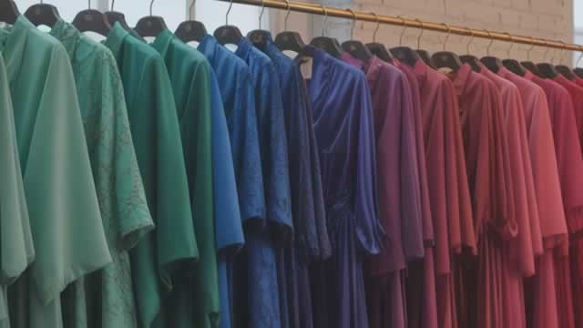 Gen Z is nostalgic for 2016 amid economic unease. Mall brands like Abercrombie & Fitch may see a revival