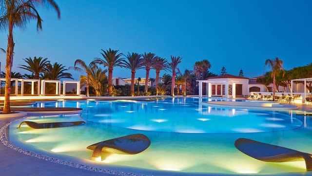 Norwegian Hit Rough Seas After Earnings—Viking Cruised Through