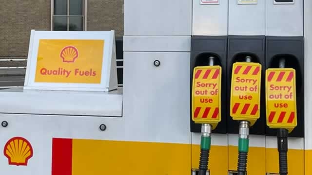 Shell's US executive says Trump's halting of wind projects harms investment, FT reports